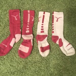 2 pair of NIKE ELITE SOCKS Susan G Komen